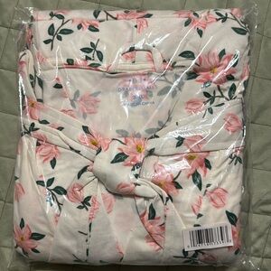 Draper James cream magnolia nightgown/robe set. New in packing, never opened